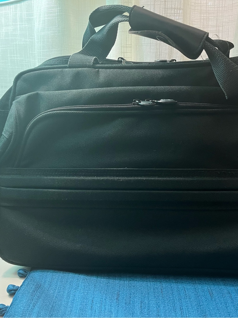 Hunter/Forest Green Travel Bag with Multiple Zippered Pockets